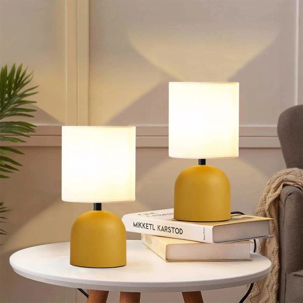 GloboStar® LOREN 204-0137 Μοντέρνο Eπιτραπέζιο Φωτιστικό Μονόφωτο 1 x E27 IP20 Κίτρινο Μέταλλο με Μπεζ        Ύφασμα - Μ15 x Π15 x Υ31cm